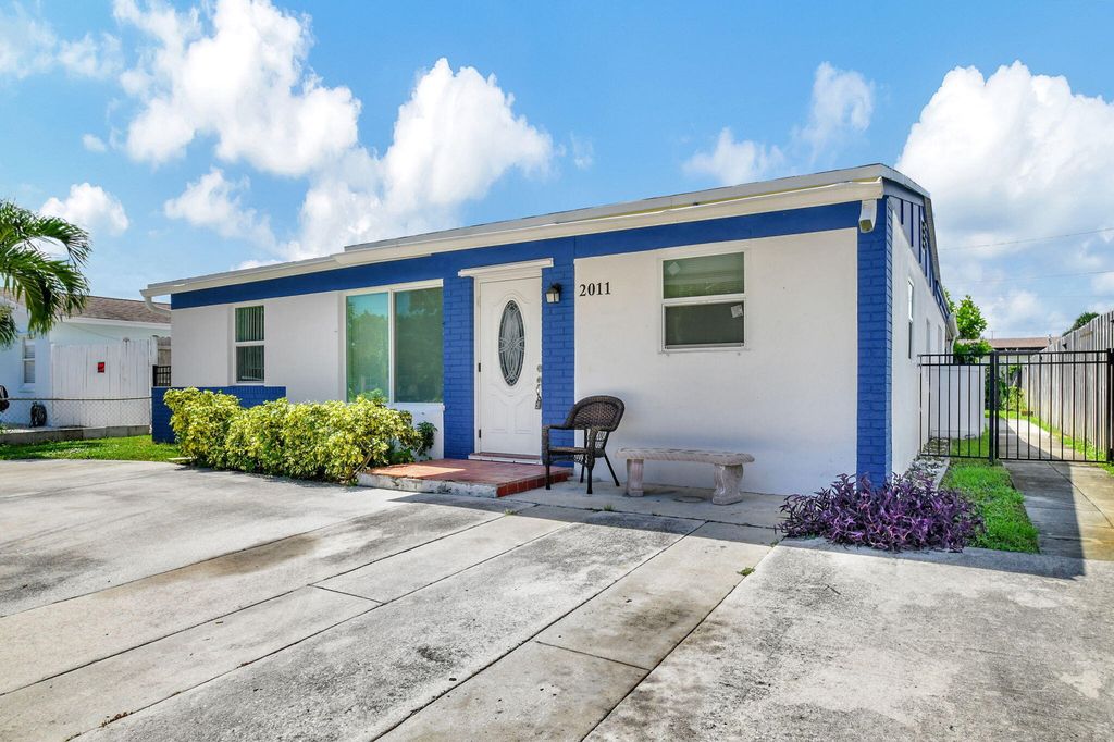 Photo of 2011 Park Street, Lake Worth Beach, FL 33460 (MLS # R11021405)