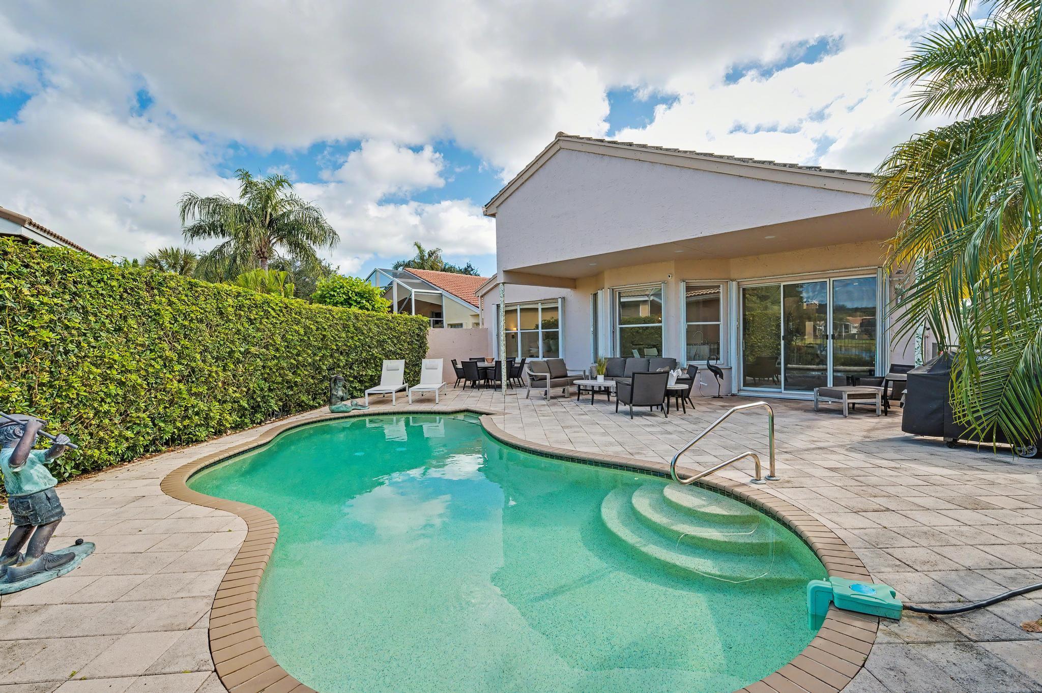 VALENCIA FALLS - Residential