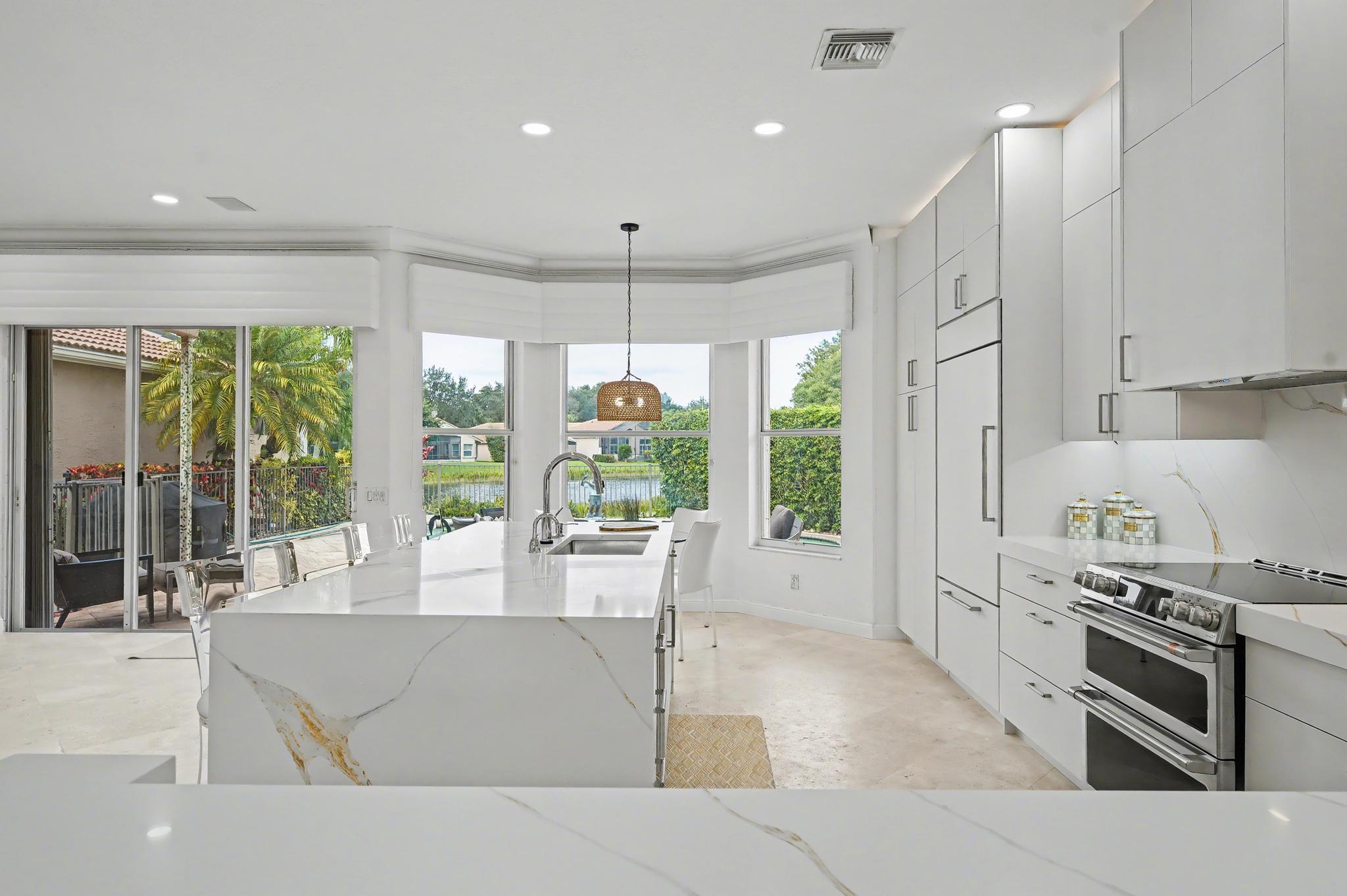 VALENCIA FALLS - Residential