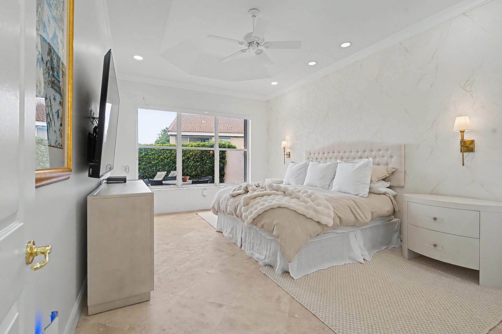 VALENCIA FALLS - Residential