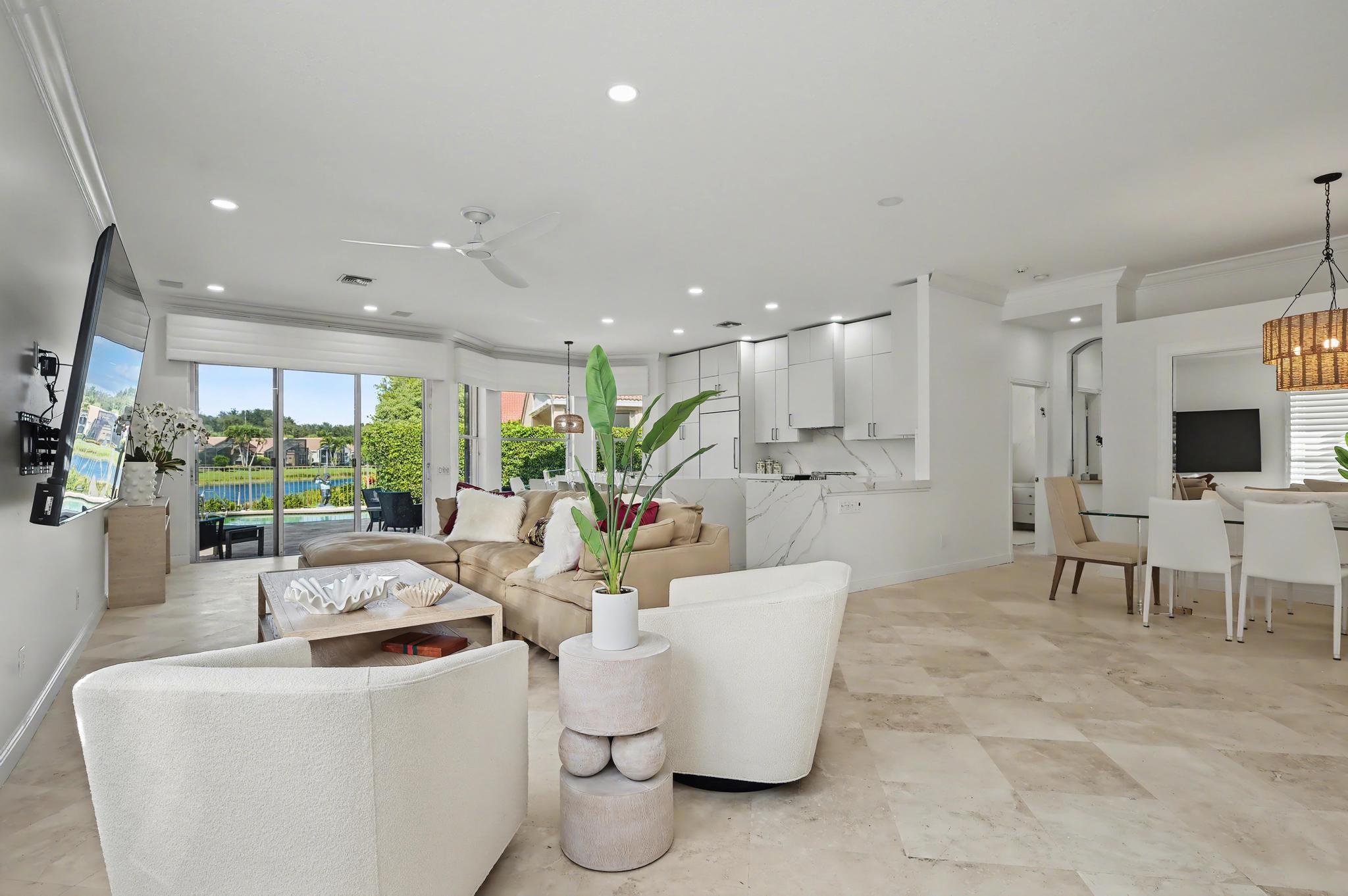 VALENCIA FALLS - Residential