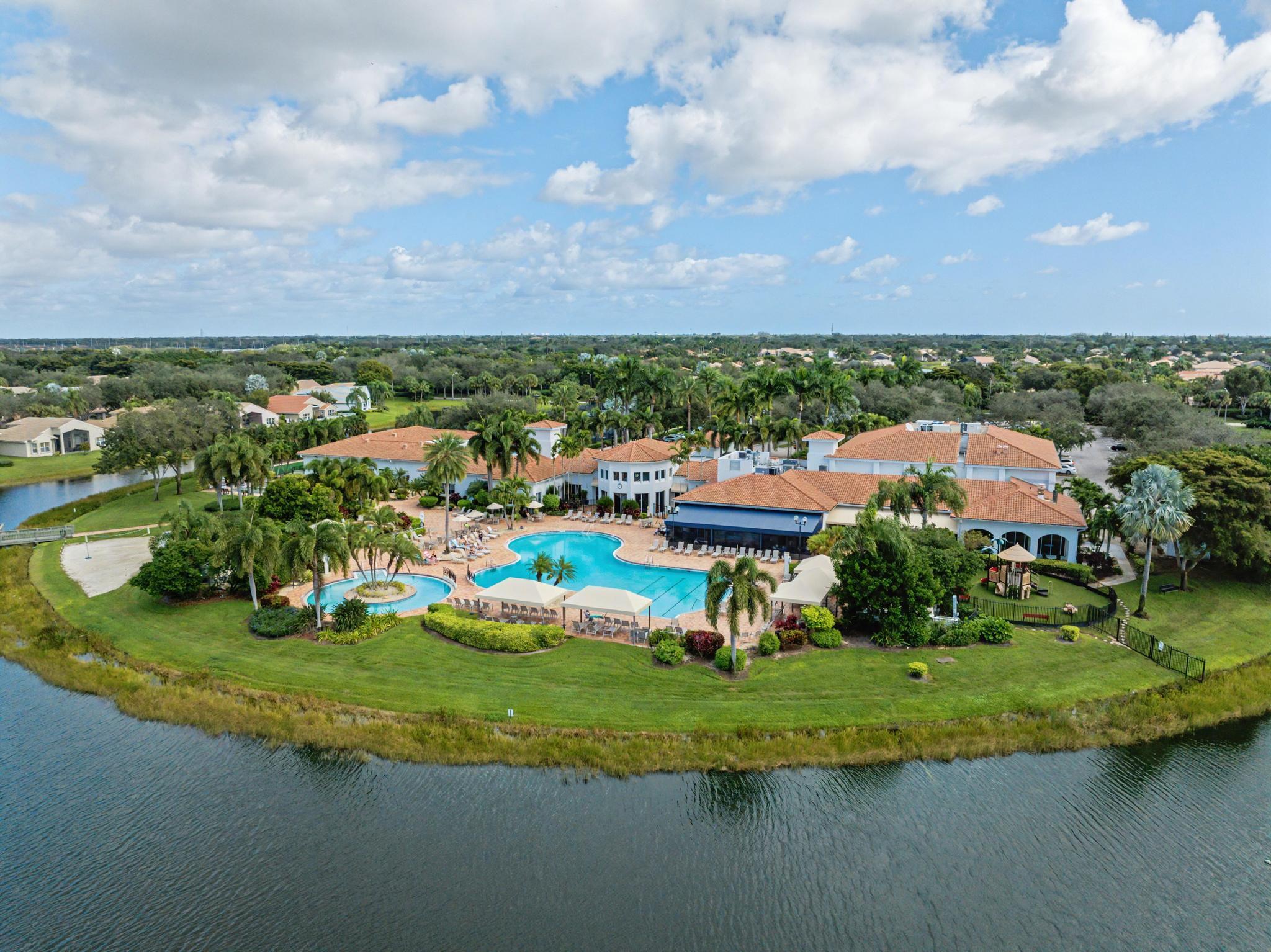 VALENCIA FALLS - Residential