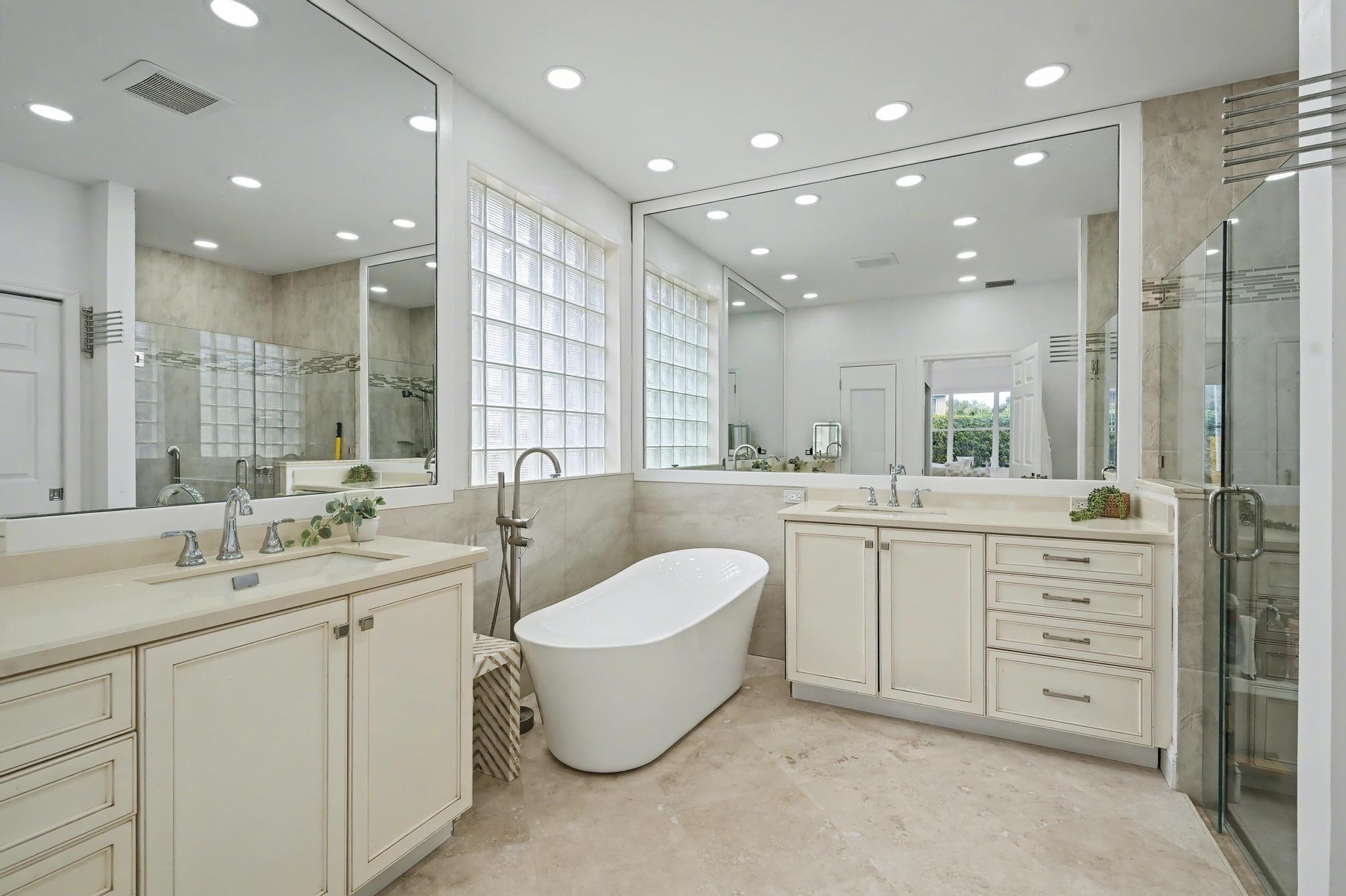 VALENCIA FALLS - Residential