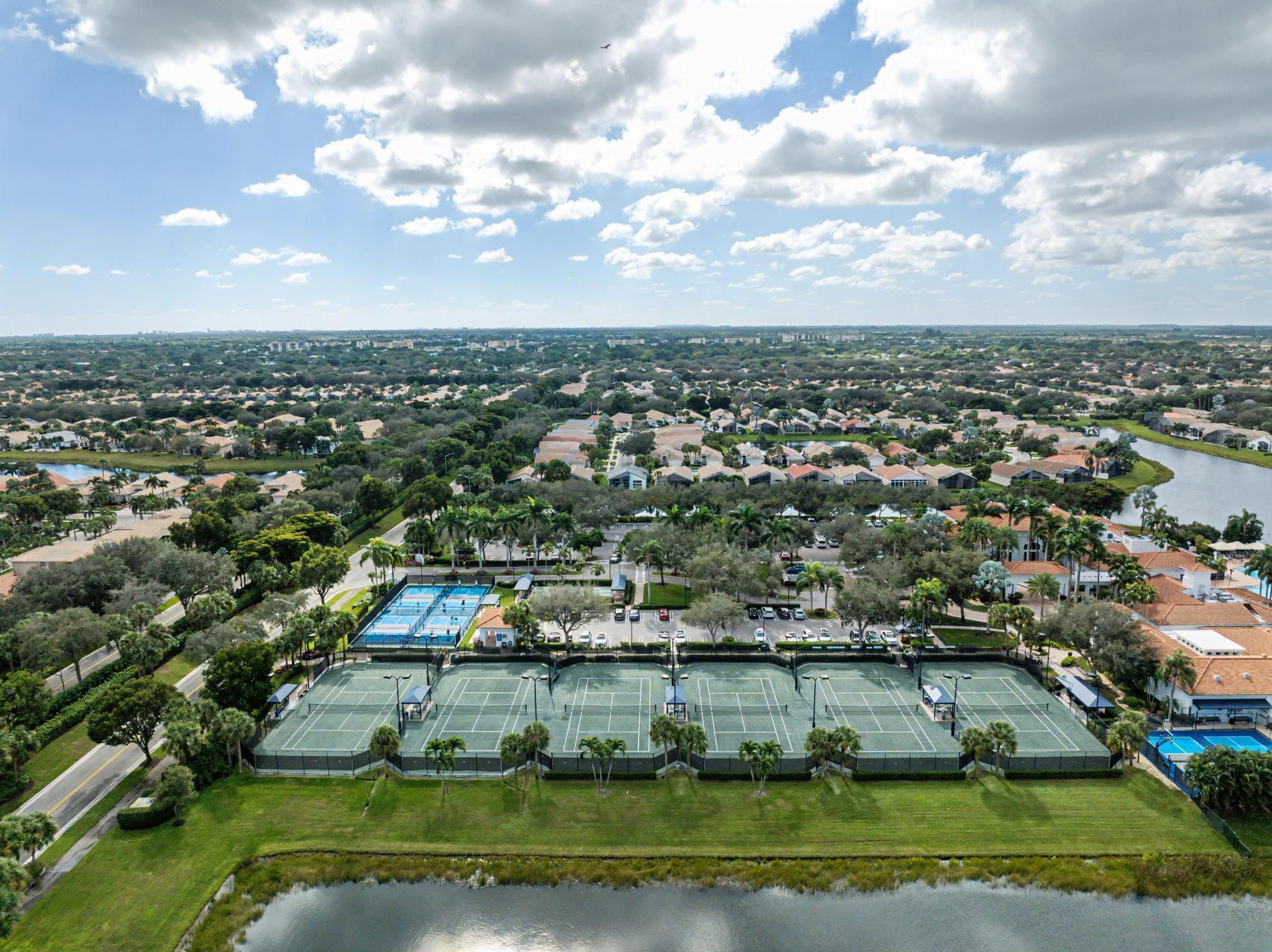 VALENCIA FALLS - Residential