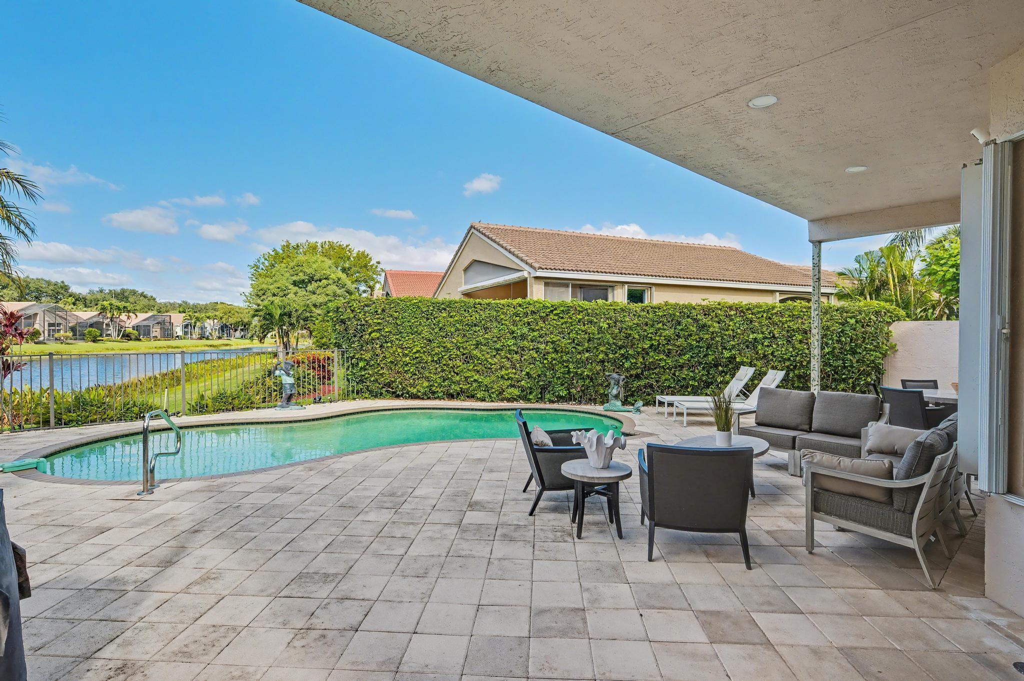 VALENCIA FALLS - Residential