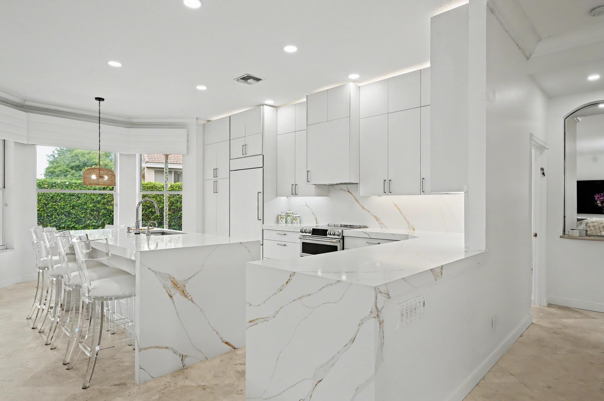 VALENCIA FALLS - Residential