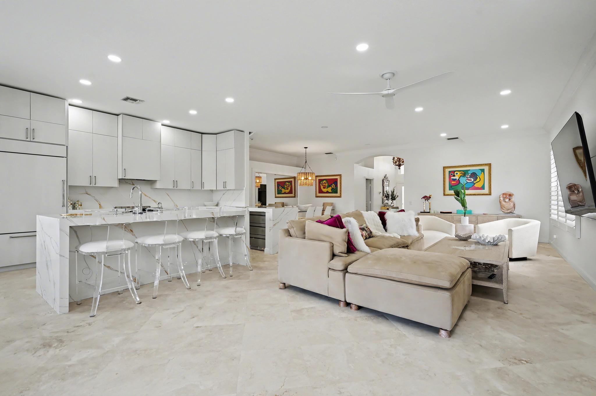 VALENCIA FALLS - Residential