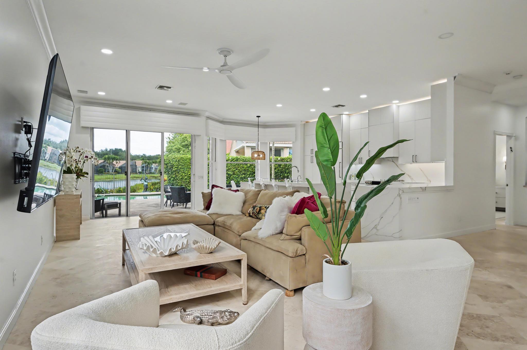 VALENCIA FALLS - Residential