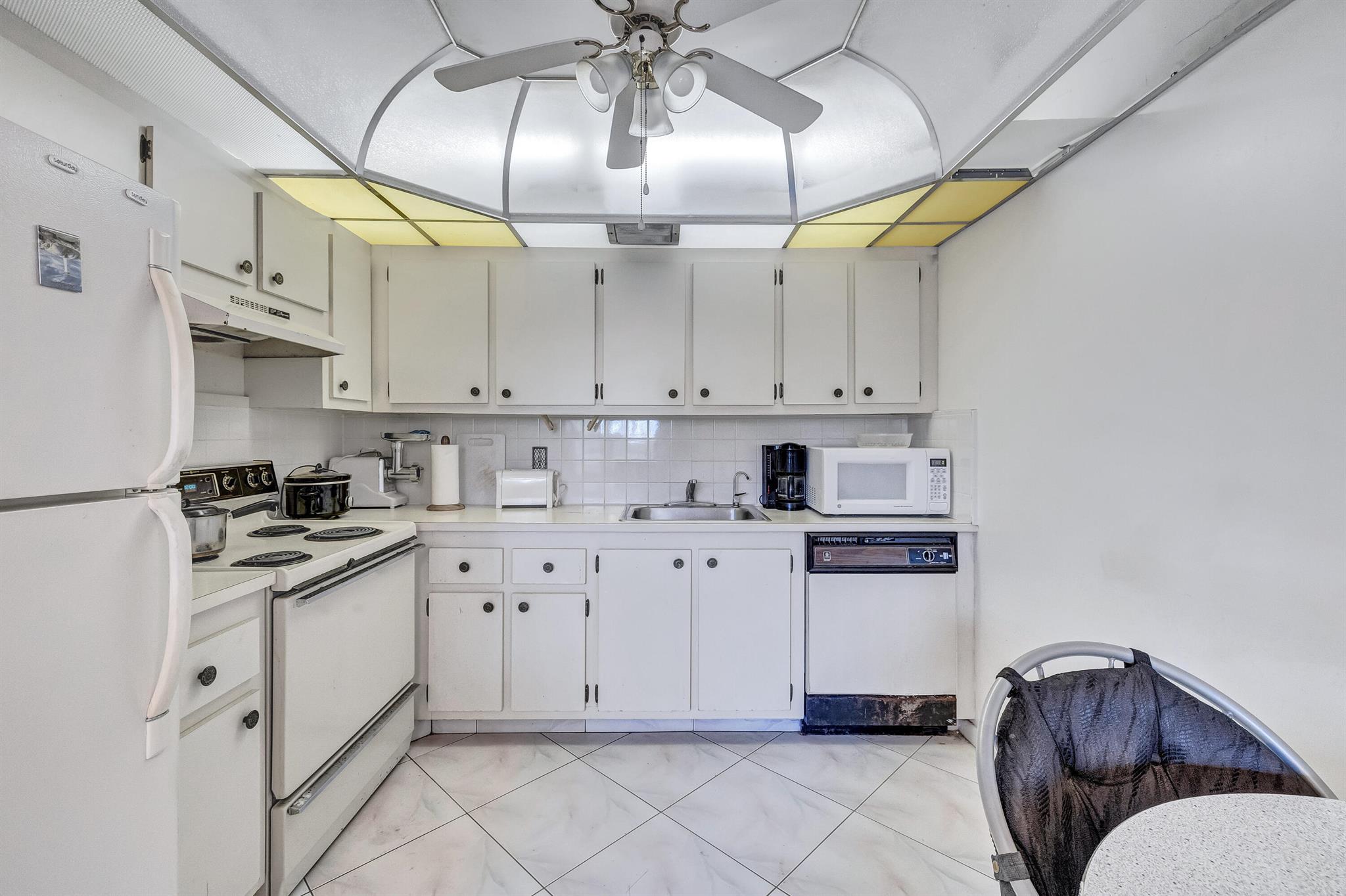 1902 Bermuda Circle L2, Coconut Creek, FL, 33066/$130,000 4 1902 Bermuda Circle L2