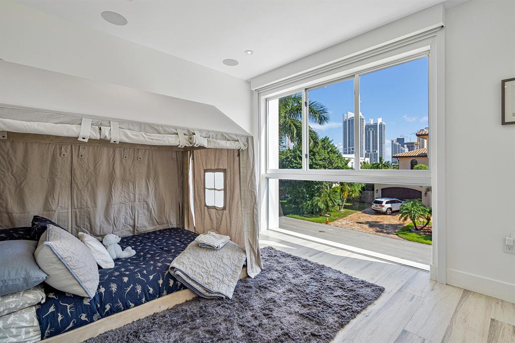 GOLDEN SHORES - Residential