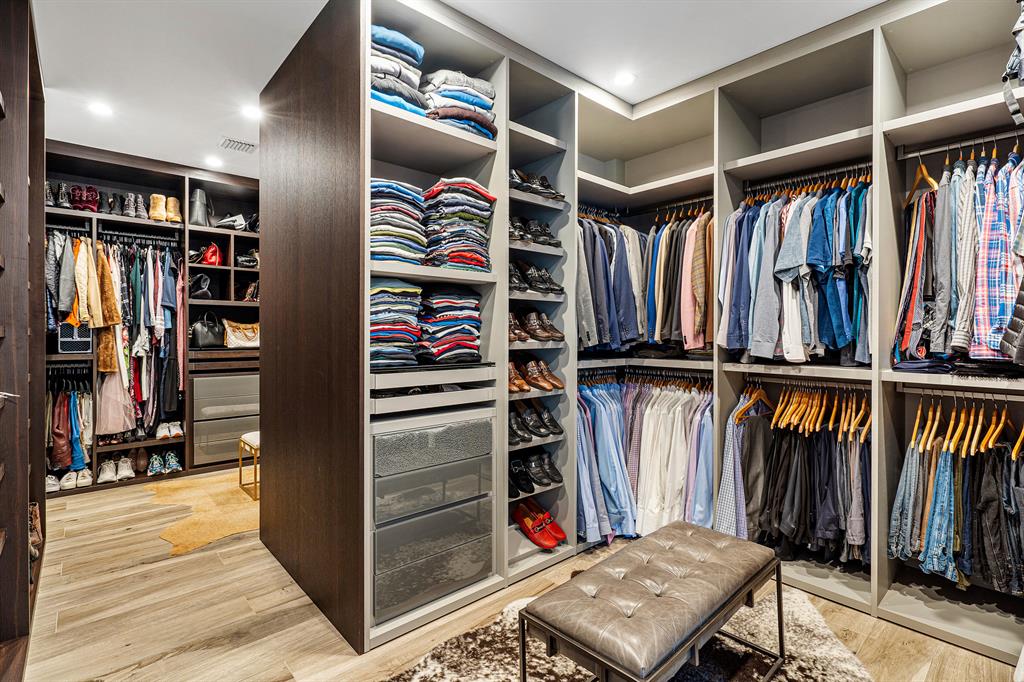 GOLDEN SHORES - Residential