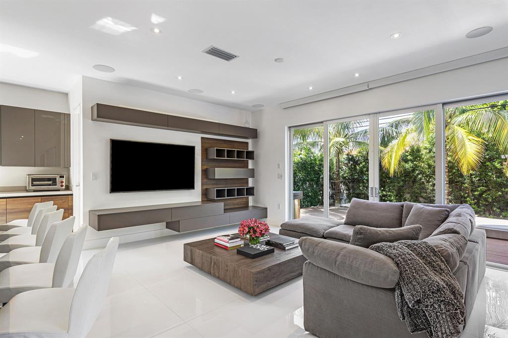 GOLDEN SHORES - Residential