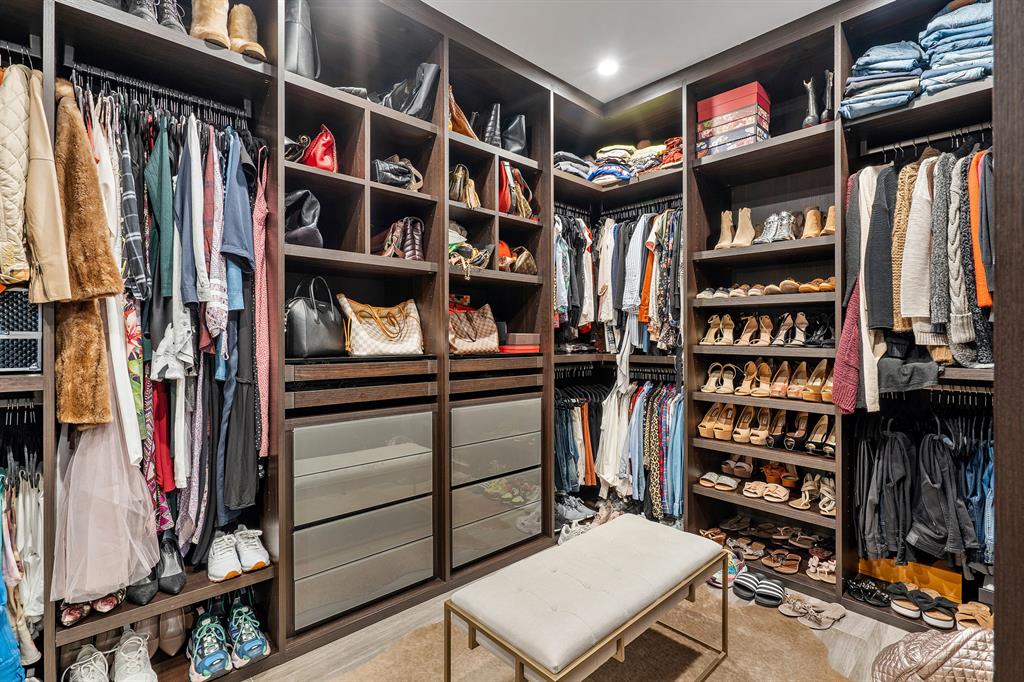 GOLDEN SHORES - Residential