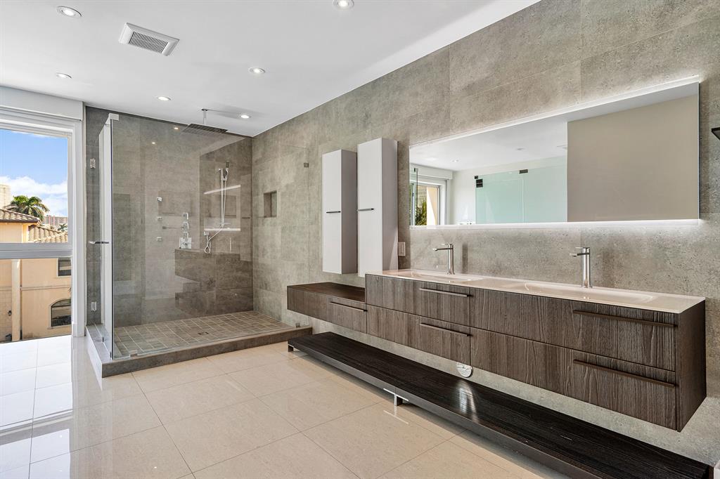 GOLDEN SHORES - Residential