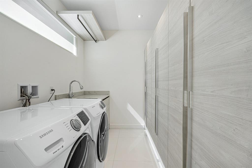 GOLDEN SHORES - Residential