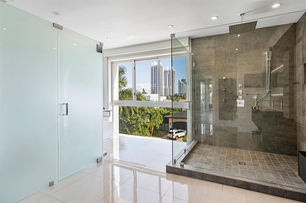 GOLDEN SHORES - Residential