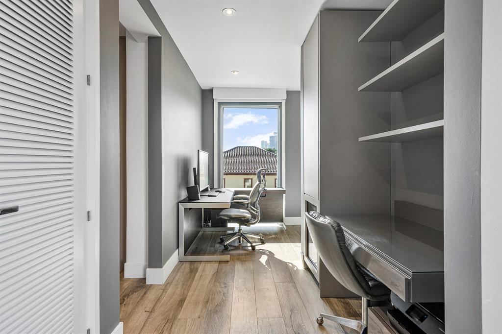 GOLDEN SHORES - Residential