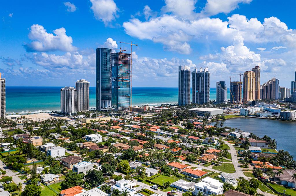 GOLDEN SHORES - Residential