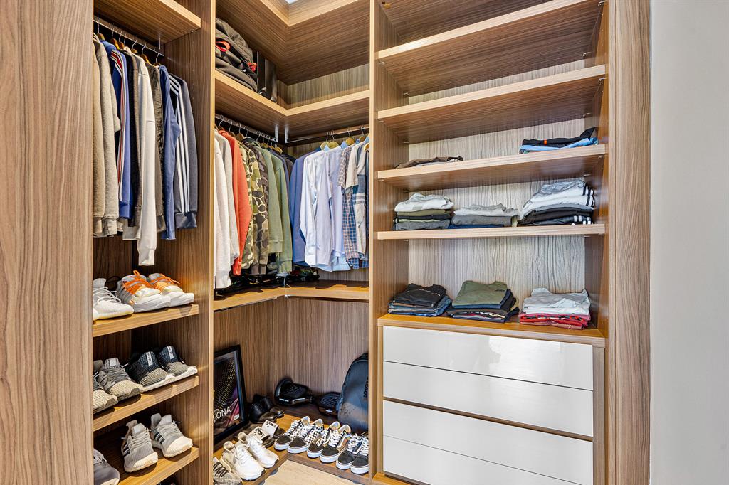 GOLDEN SHORES - Residential