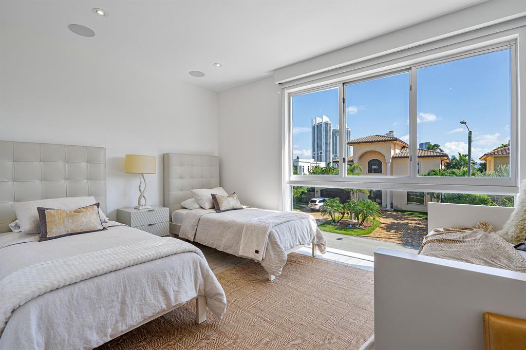 GOLDEN SHORES - Residential