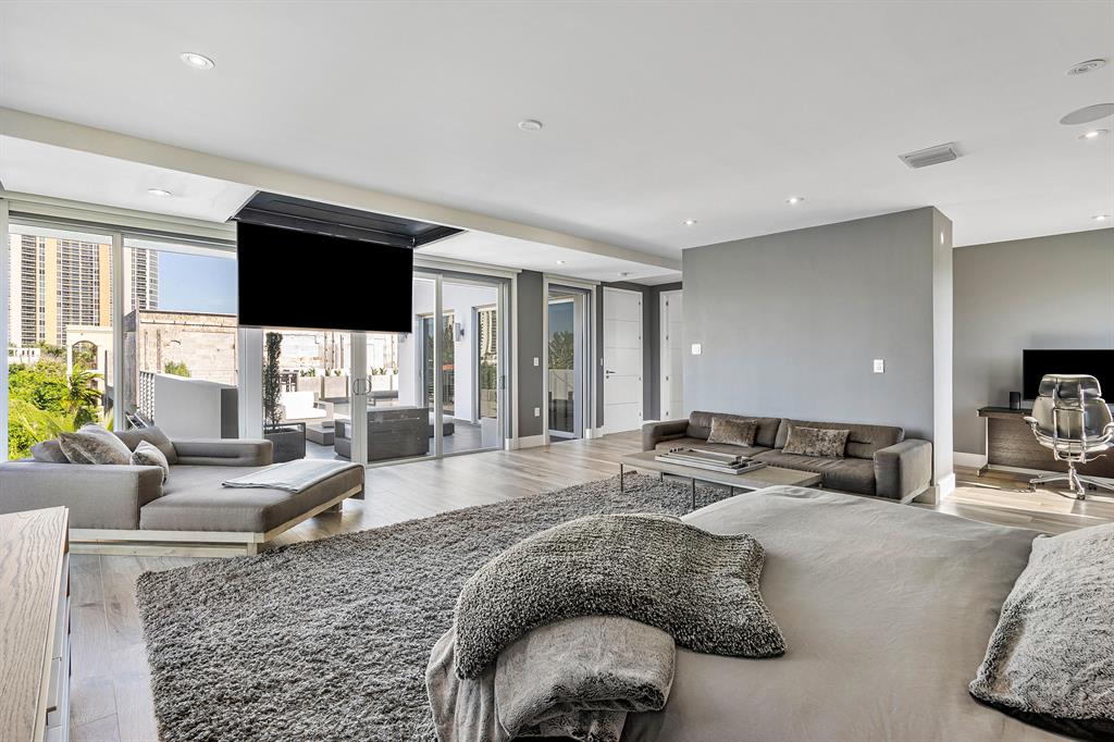 GOLDEN SHORES - Residential