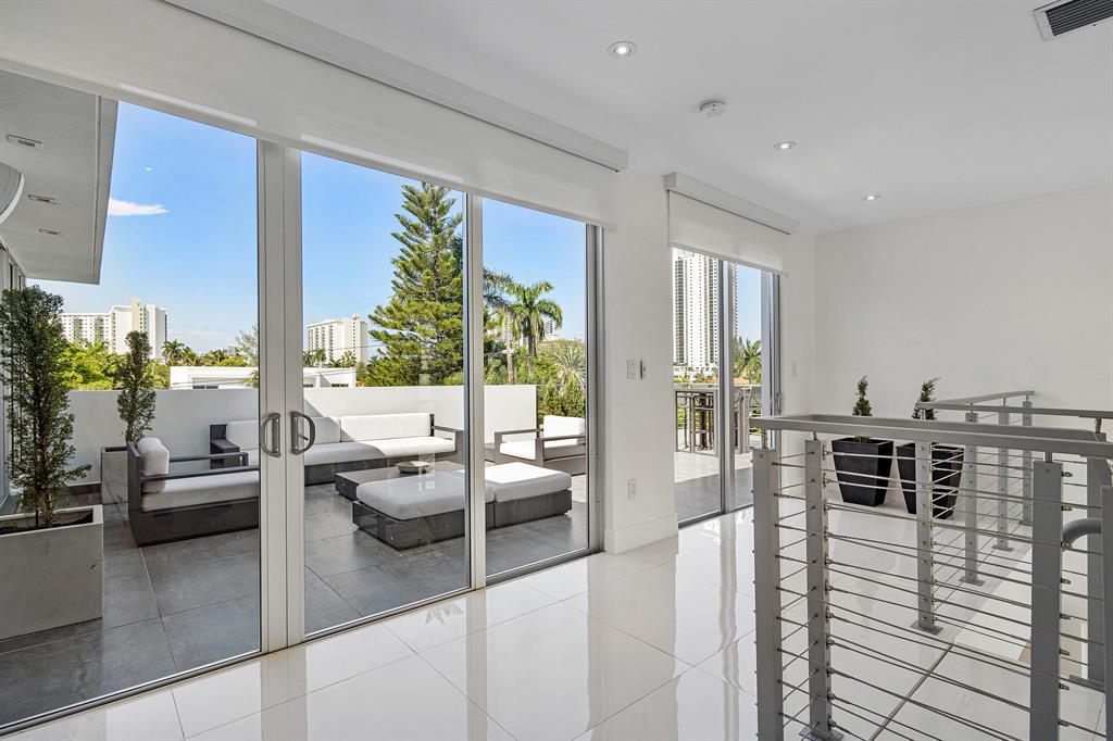 GOLDEN SHORES - Residential