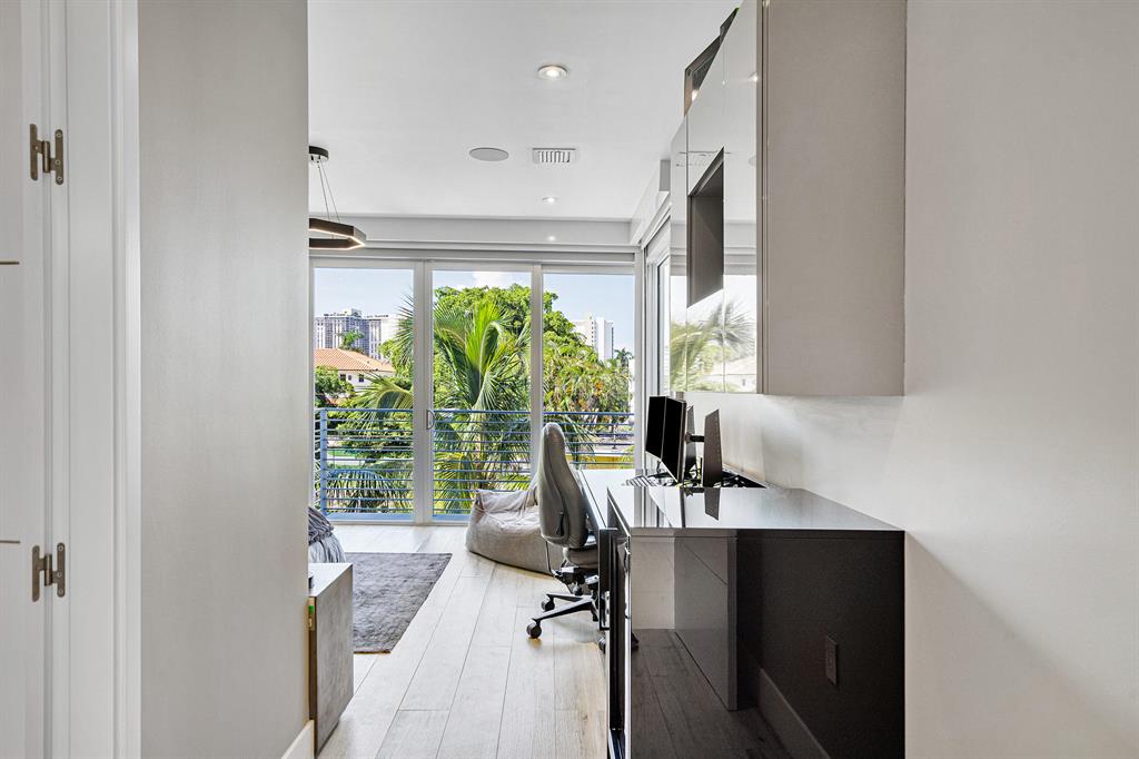 GOLDEN SHORES - Residential