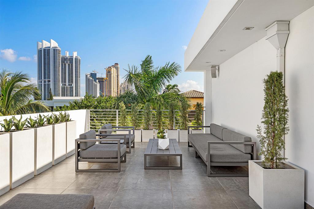 GOLDEN SHORES - Residential