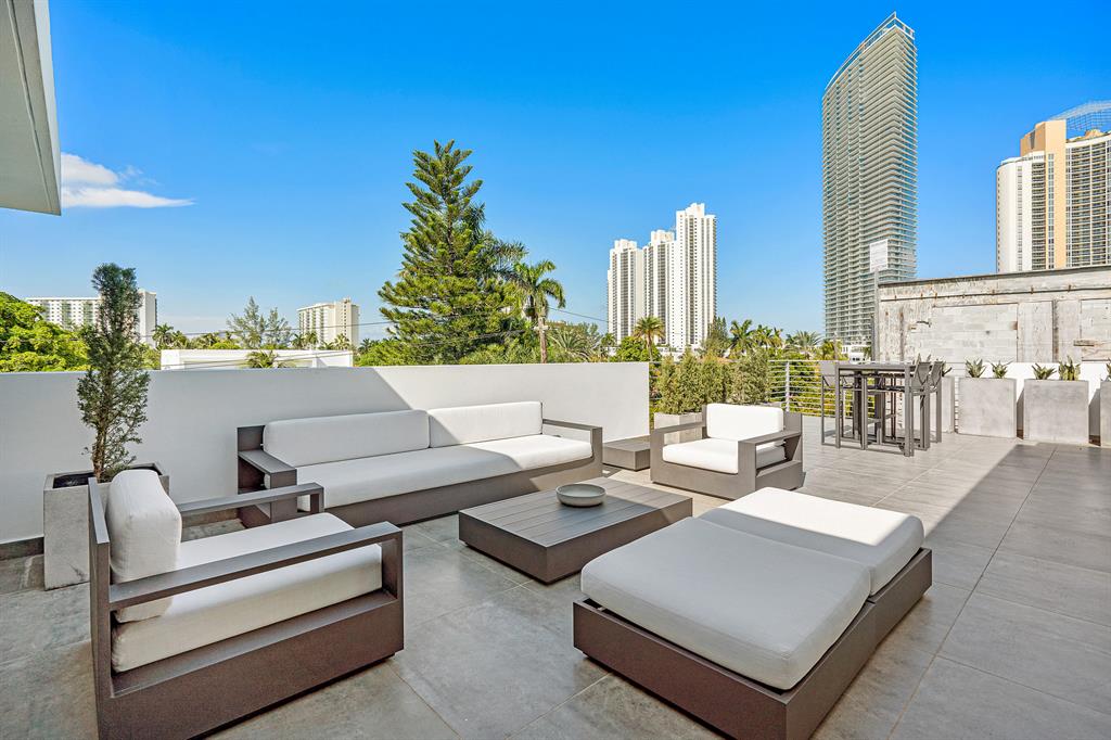 GOLDEN SHORES - Residential