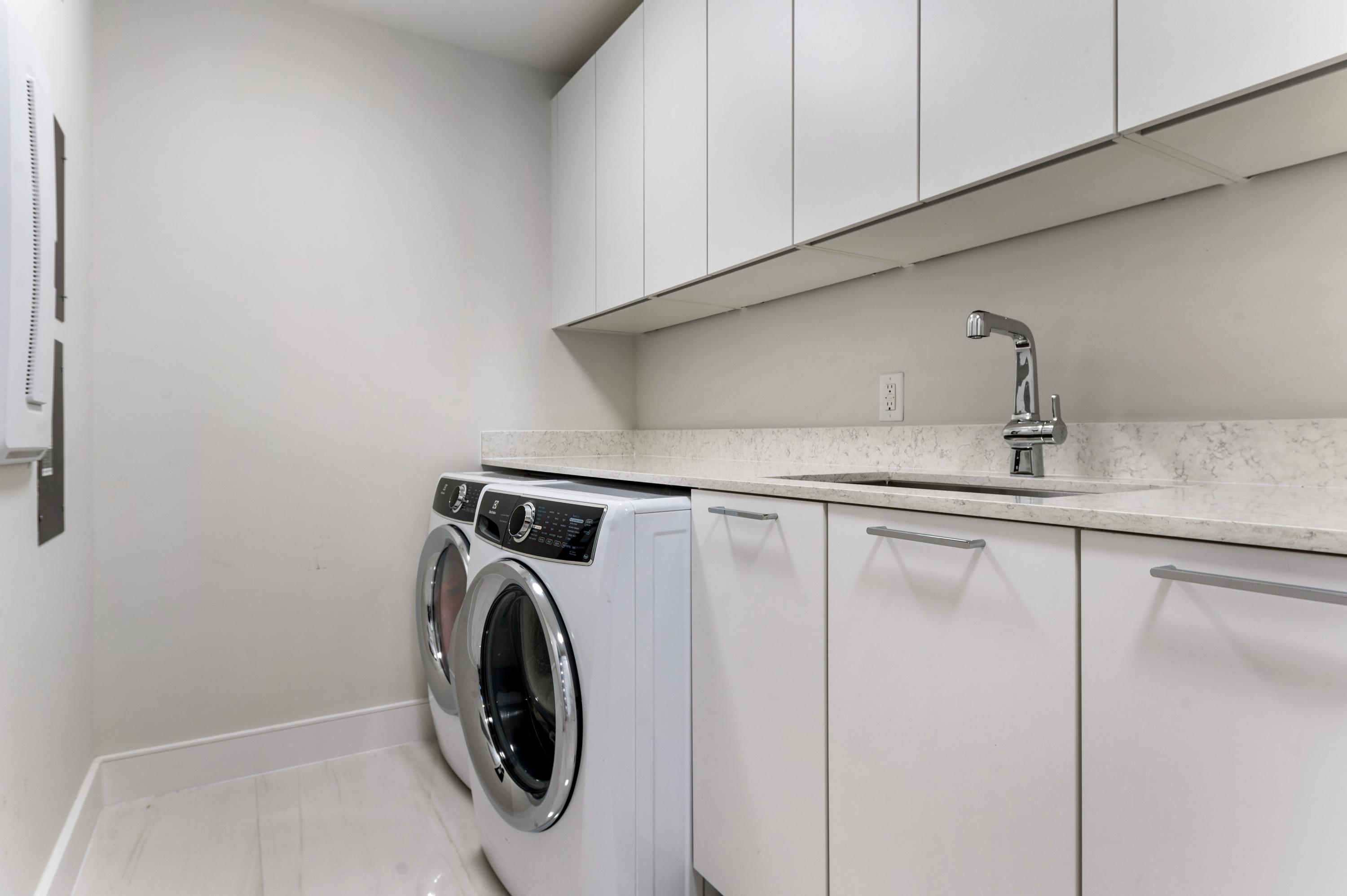 VISTABLUE SINGER ISLAND CONDO - Residential