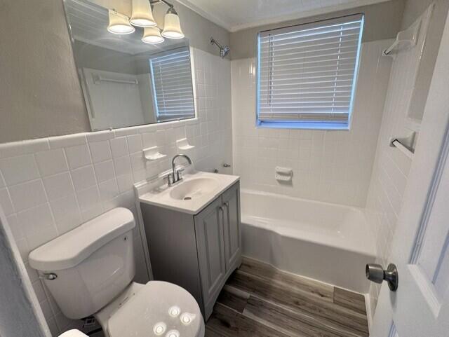 1025 W 13TH Street