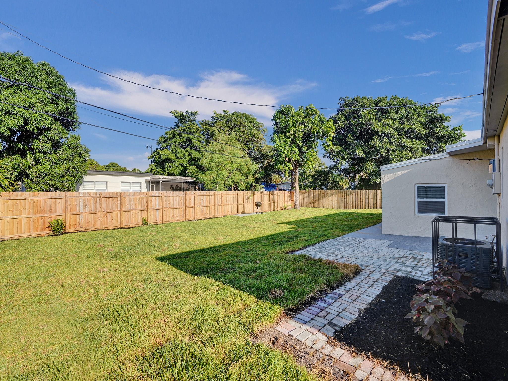 5231 NE 19th Ter