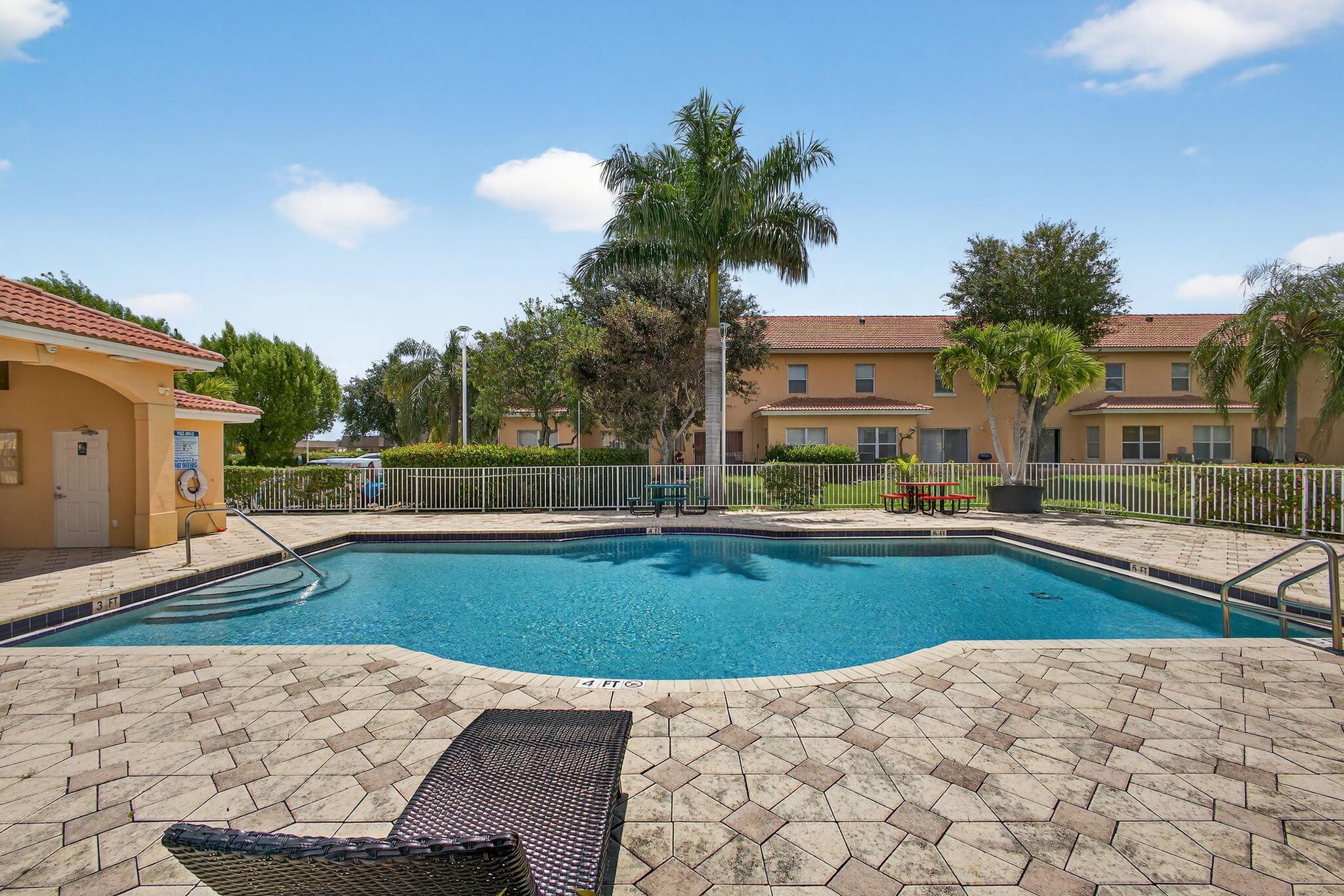 ESTANCIA AT PALM SPRINGS - Residential