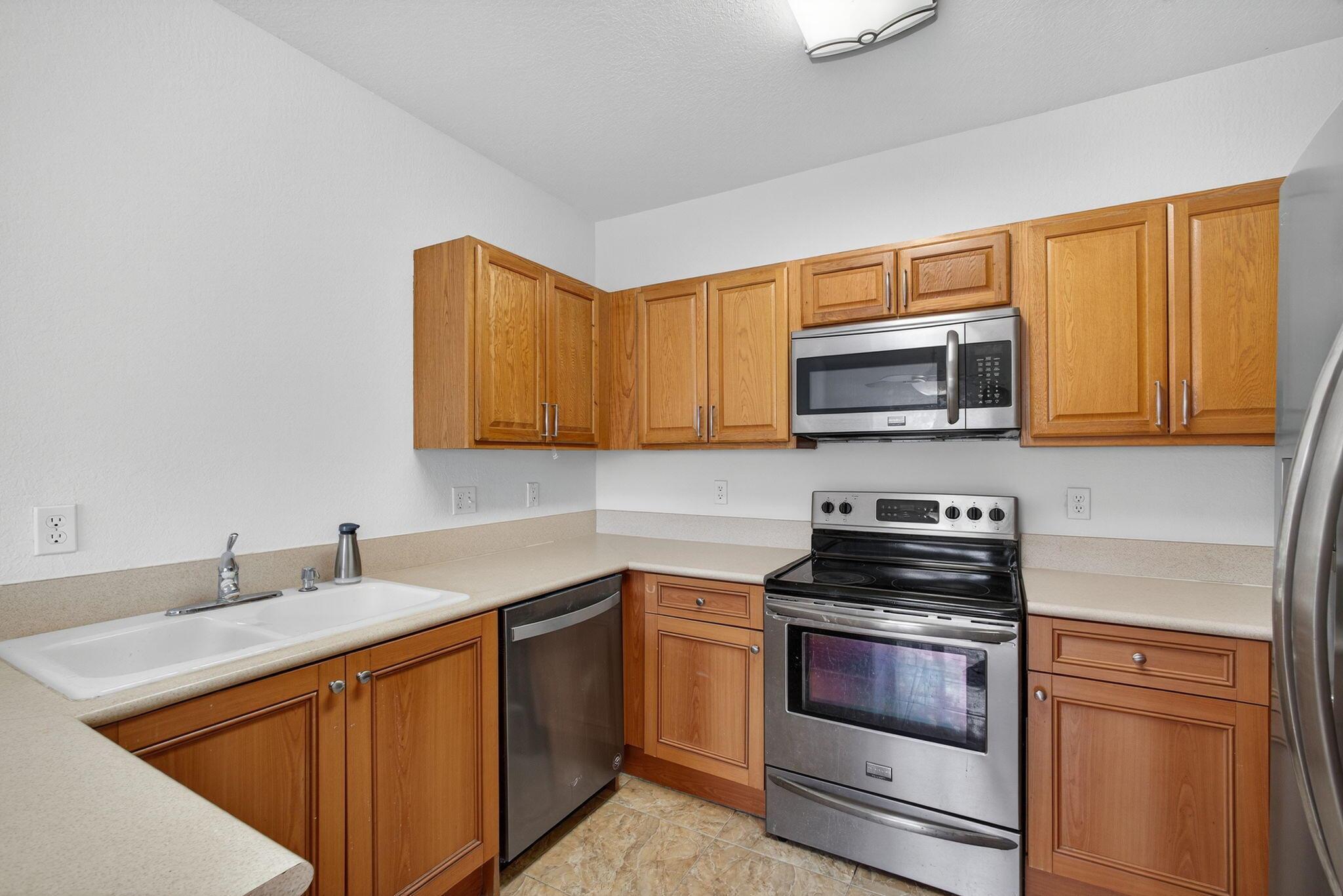 ESTANCIA AT PALM SPRINGS - Residential