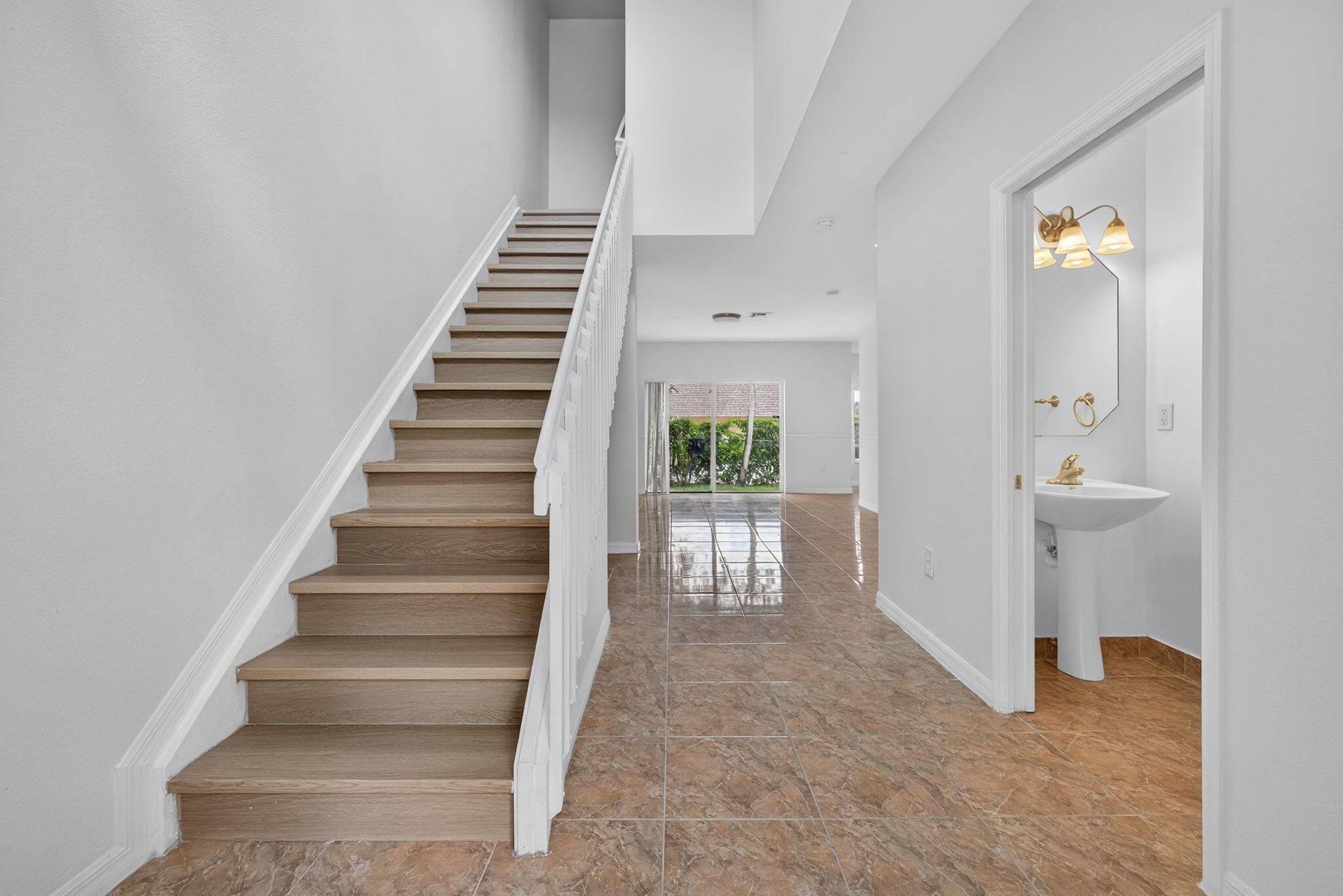 ESTANCIA AT PALM SPRINGS - Residential