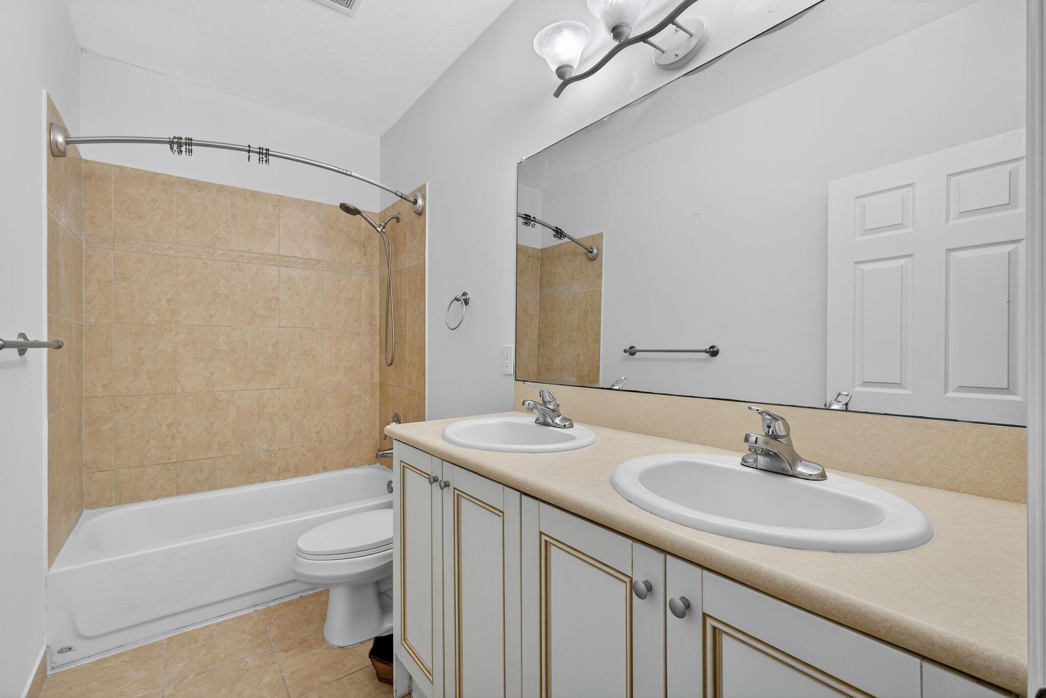 ESTANCIA AT PALM SPRINGS - Residential