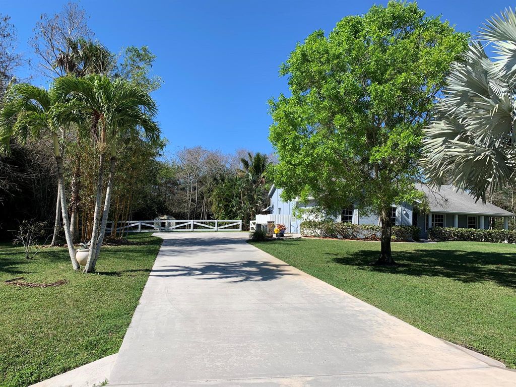 Photo of 15385 87th Trail N, West Palm Beach, FL 33418 (MLS # R10954768)