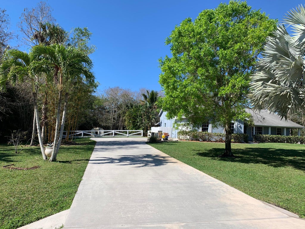 Photo of 15385 87th Trail N, West Palm Beach, FL 33418 (MLS # R10954768)