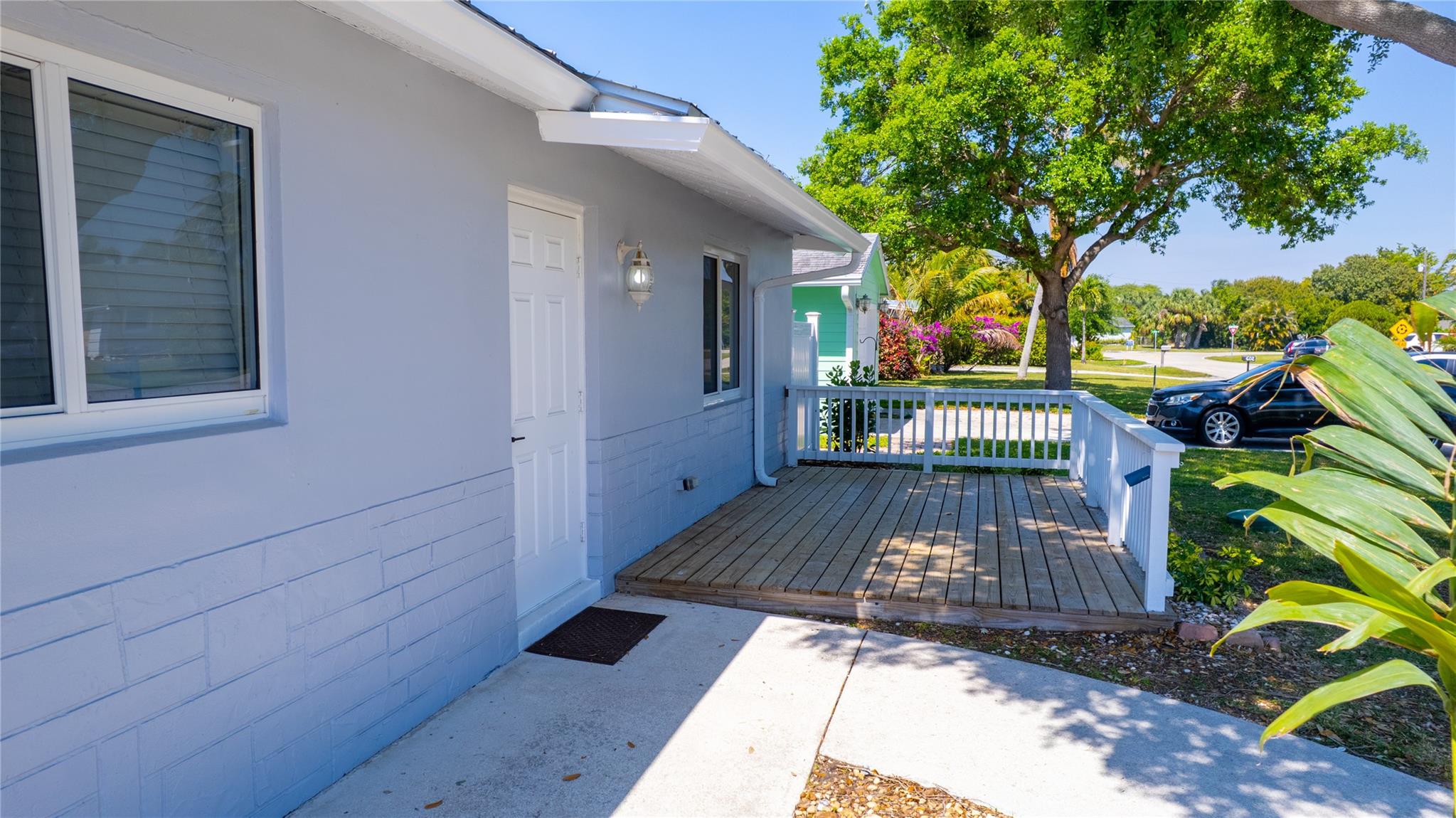 516 E Whitney Dr