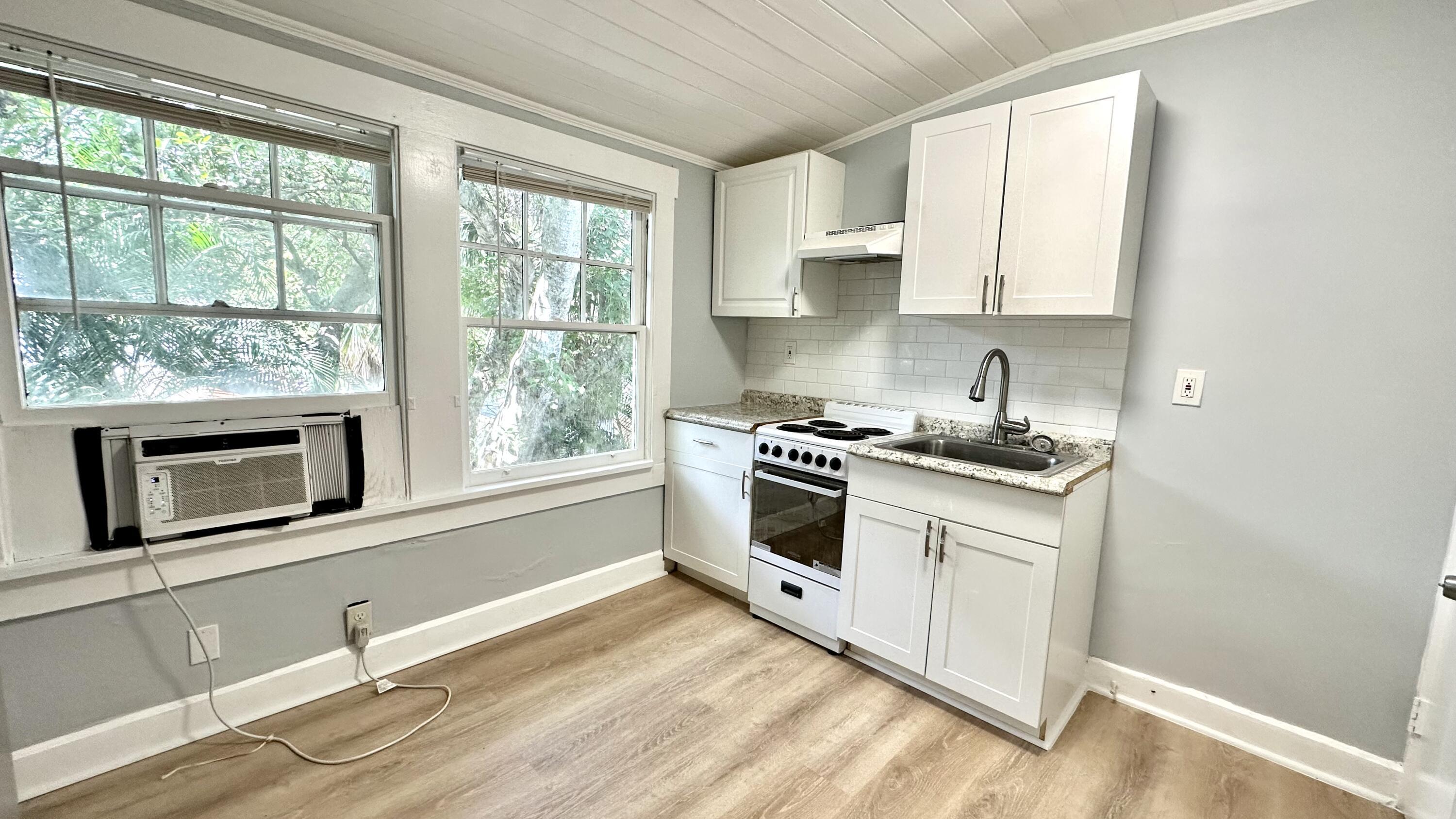 LAKE WORTH TOWN OF - Residential Lease