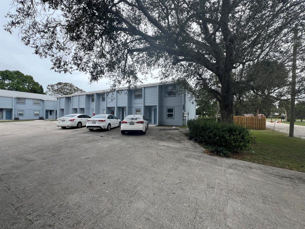 Photo of 622 S 11th Street # 5, Fort Pierce, FL 34950 (MLS # R11114412)