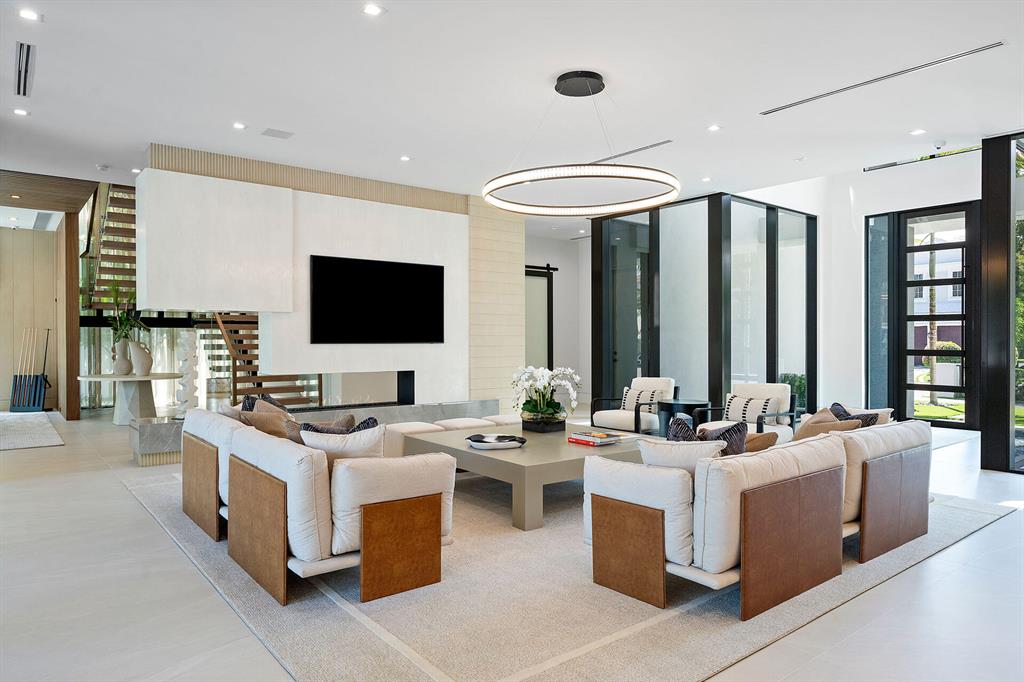 ROYAL PALM YACHT & COUNTRY CLUB - Residential