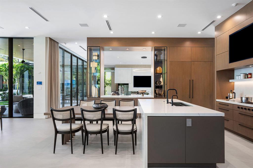 ROYAL PALM YACHT & COUNTRY CLUB - Residential