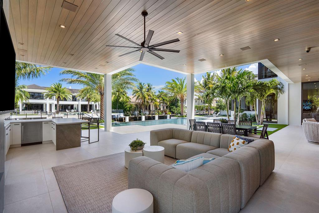 ROYAL PALM YACHT & COUNTRY CLUB - Residential