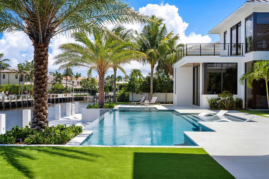 ROYAL PALM YACHT & COUNTRY CLUB - Residential