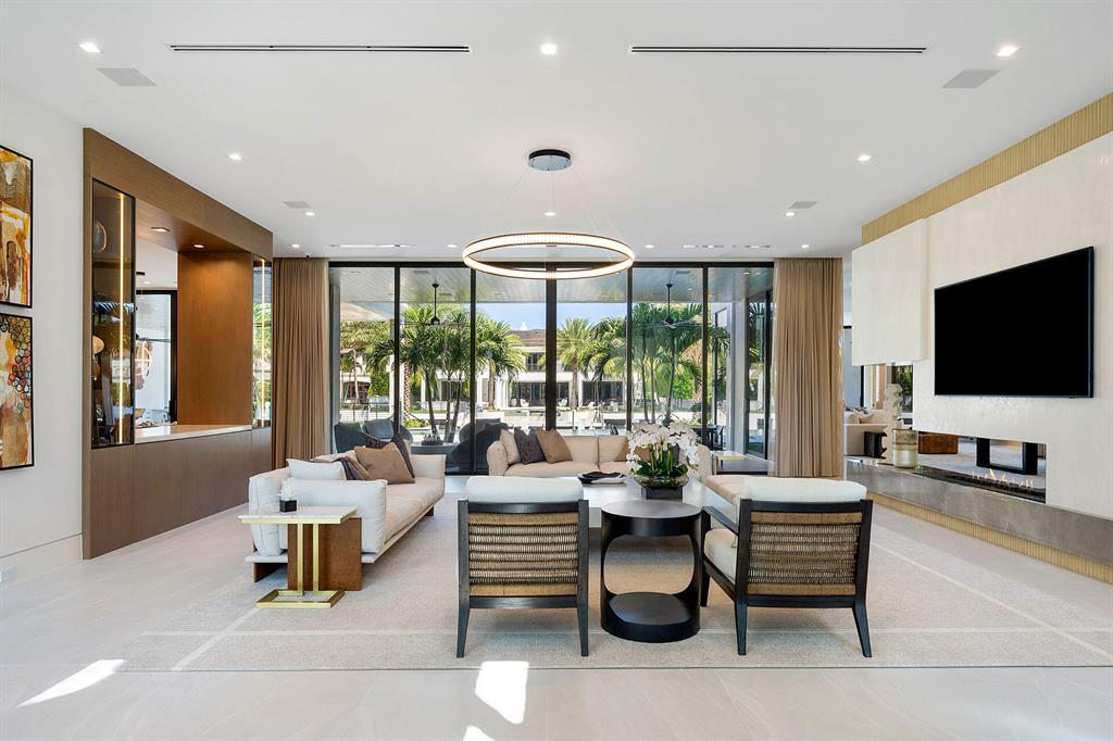 ROYAL PALM YACHT & COUNTRY CLUB - Residential