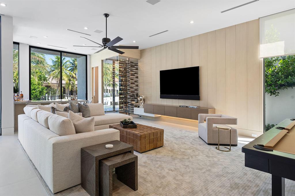 ROYAL PALM YACHT & COUNTRY CLUB - Residential