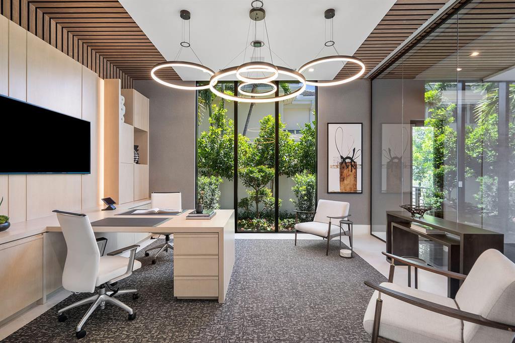 ROYAL PALM YACHT & COUNTRY CLUB - Residential