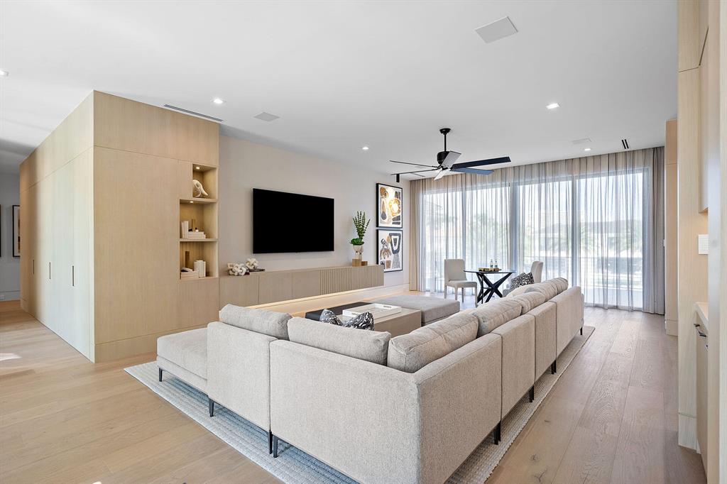 ROYAL PALM YACHT & COUNTRY CLUB - Residential