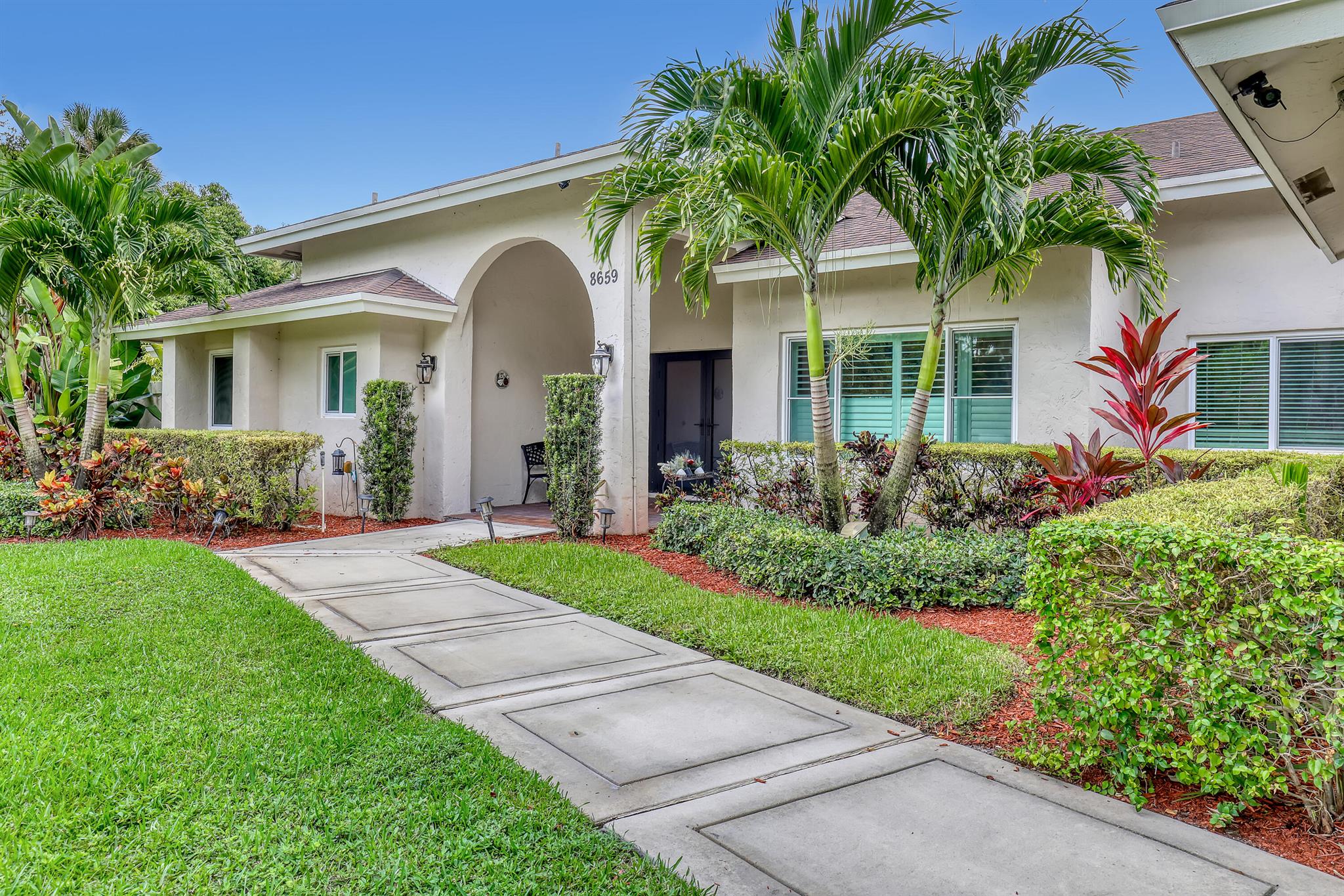 8659 Thousand Pines Circle